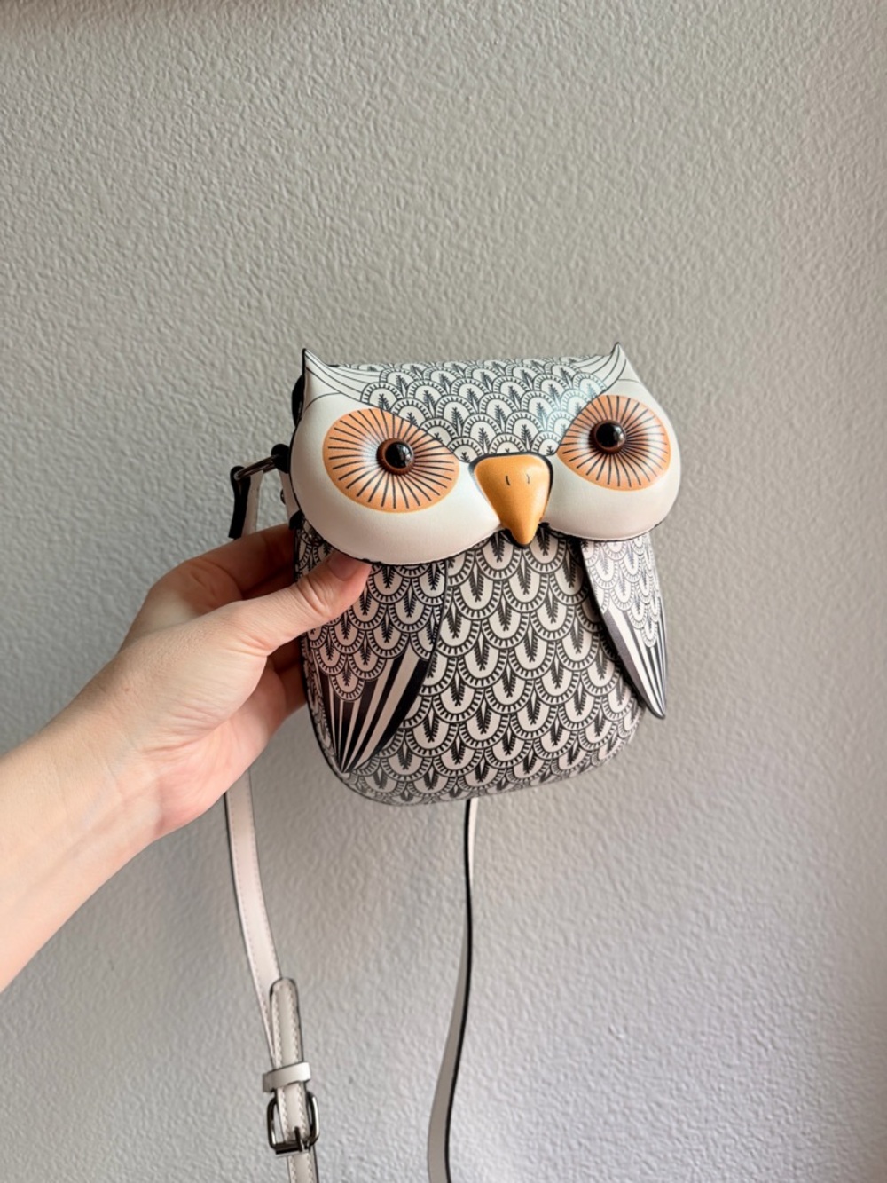 Fun owl crossbody purse/cell phone holder